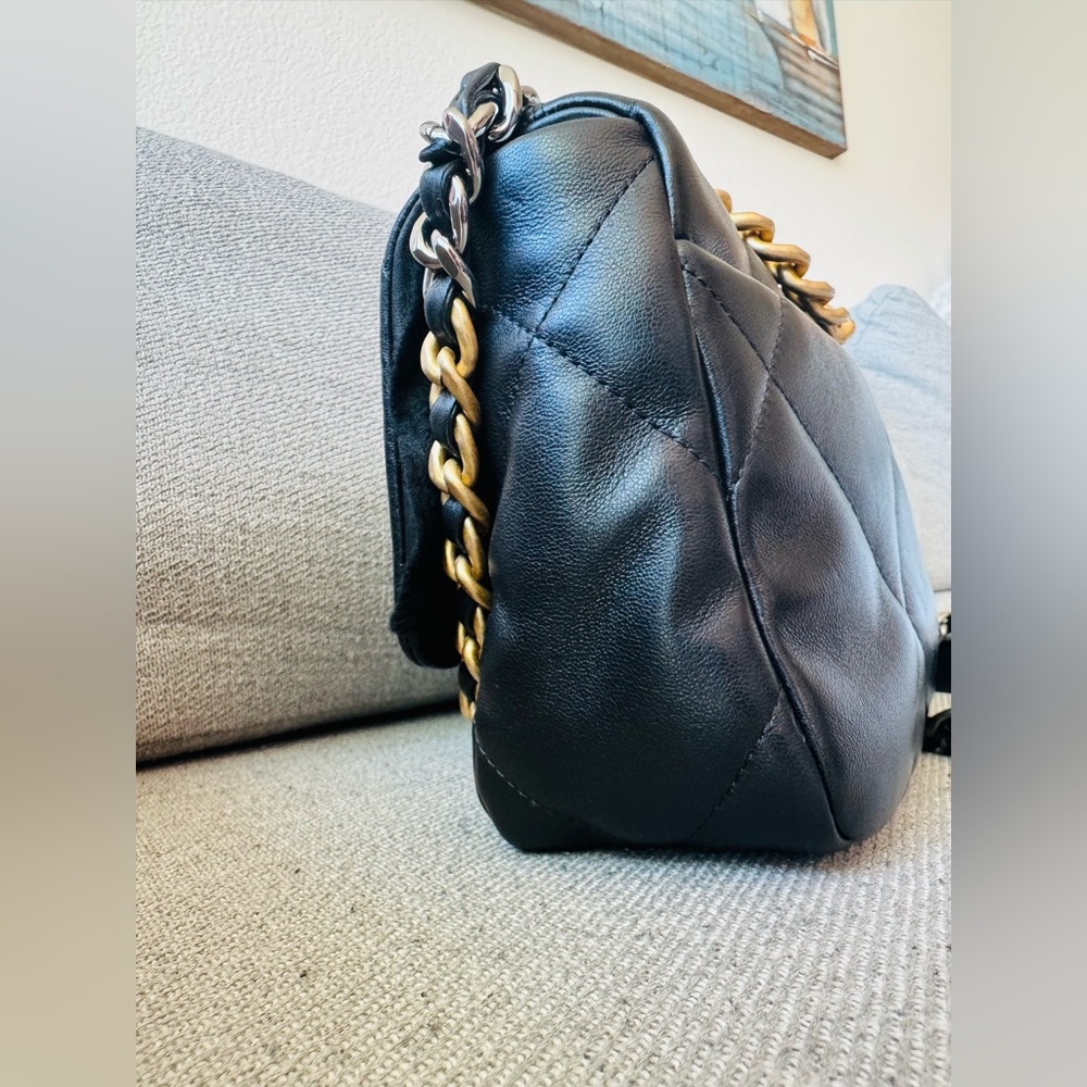 NEW- Chanel Black Quilted Leather Bag with tag - Picture 8 of 17